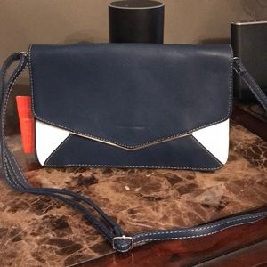 🆕 David Jones crossbody.”